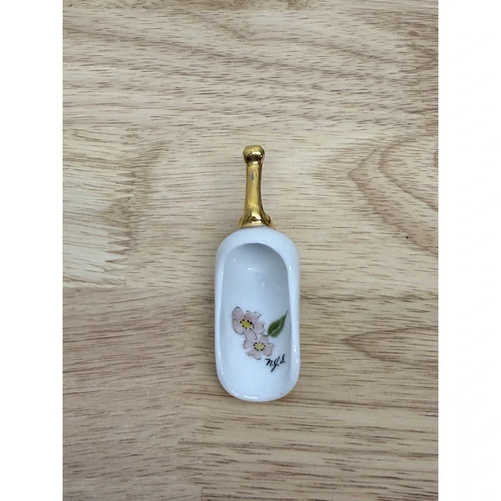 Vintage hand painted‎ porcelain salt scoop Floral Gold Handle #AA